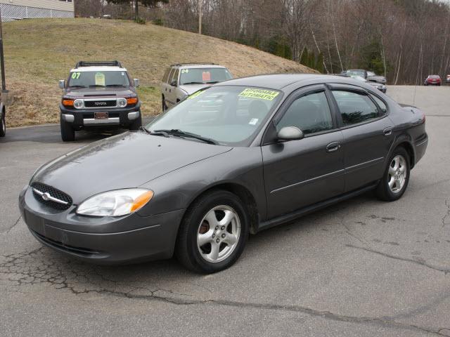 Photo of 2002 Ford Taurus