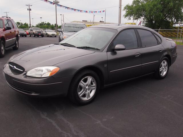 Photo of 2002 Ford Taurus