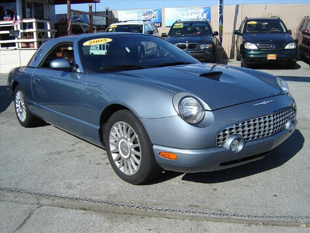 Photo of 2005 Ford Thunderbird