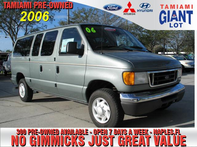 Photo of 2006 Ford Econoline Wagon