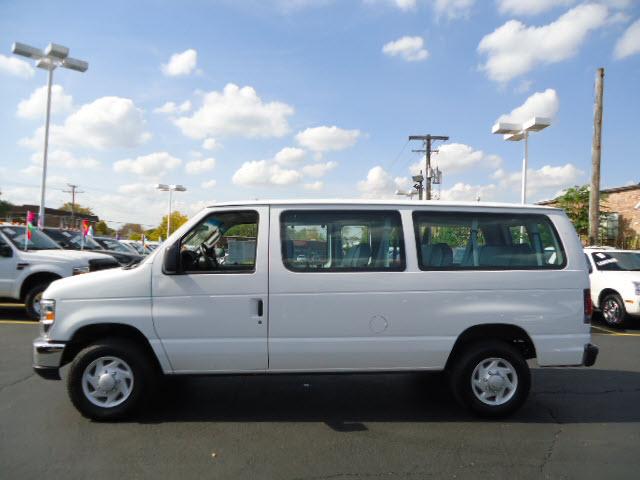 Photo of 2008 Ford Econoline Wagon