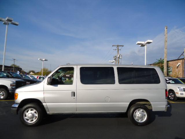 Photo of 2007 Ford Econoline Wagon