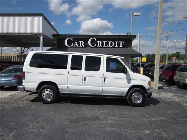Photo of 2003 Ford Econoline Wagon