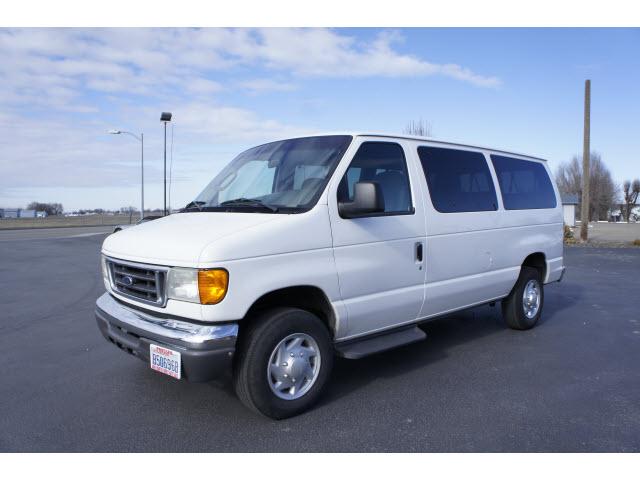 Photo of 2006 Ford Econoline Wagon