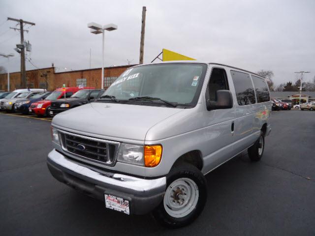 Photo of 2007 Ford Econoline Wagon