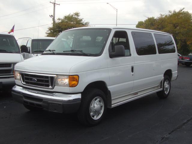 Photo of 2006 Ford E-350