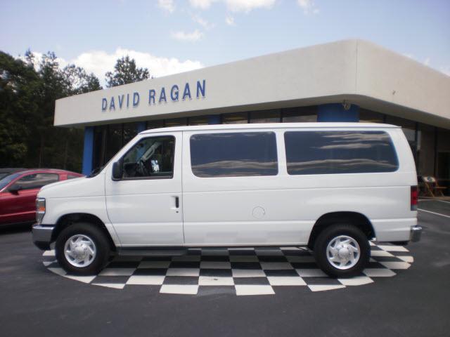 Photo of 2011 Ford E-350