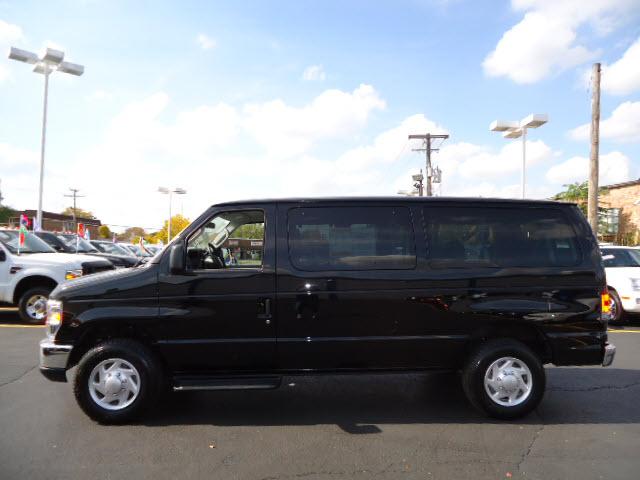 Photo of 2011 Ford Econoline Wagon
