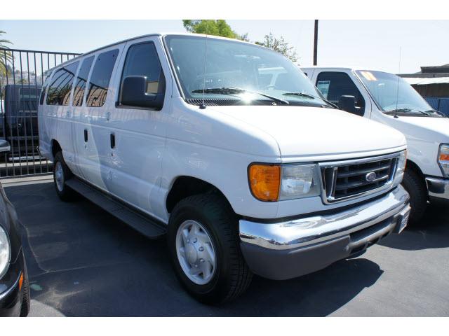 Photo of 2006 Ford Econoline Wagon