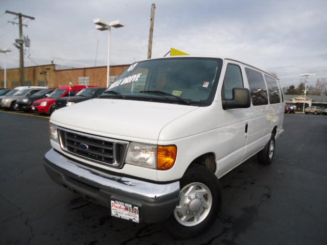 Photo of 2007 Ford Econoline Wagon