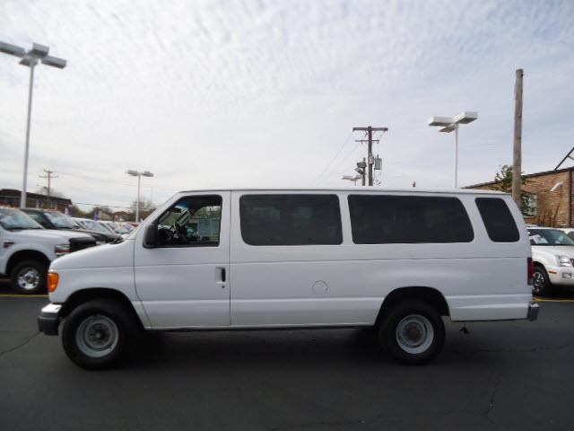 Photo of 2007 Ford Econoline Wagon