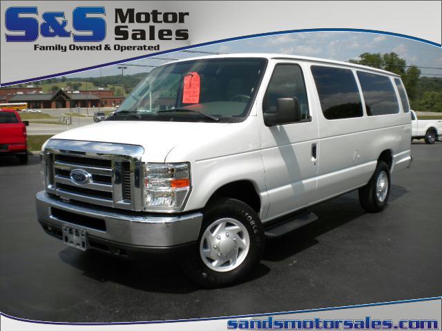 Photo of 2008 Ford Econoline Wagon