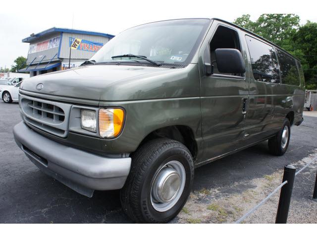 Photo of 2002 Ford Econoline Wagon