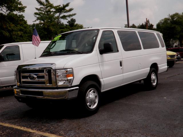 Photo of 2010 Ford Econoline Wagon
