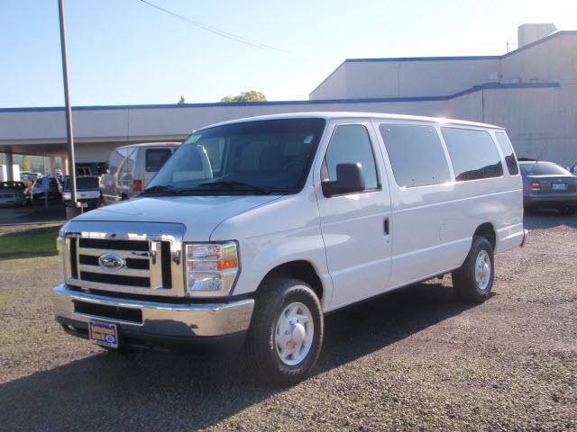 Photo of 2011 Ford Econoline Wagon