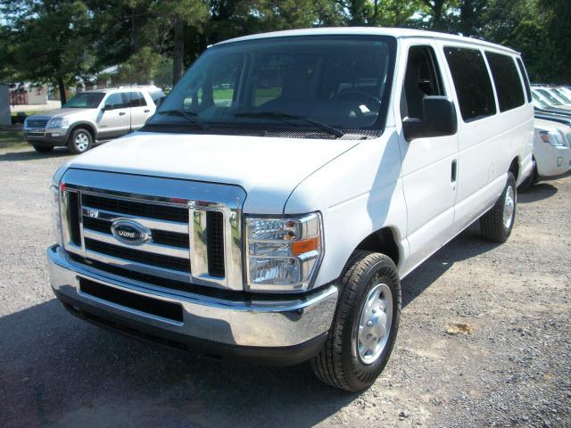 Photo of 2011 Ford Econoline Wagon