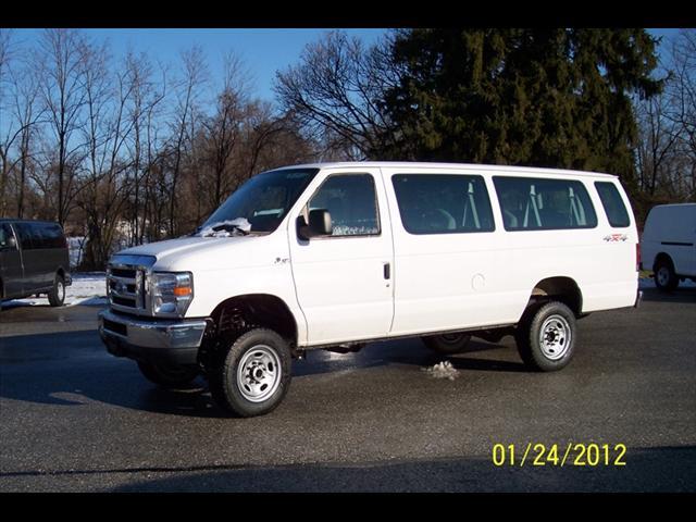 Photo of 2010 Ford Econoline Wagon