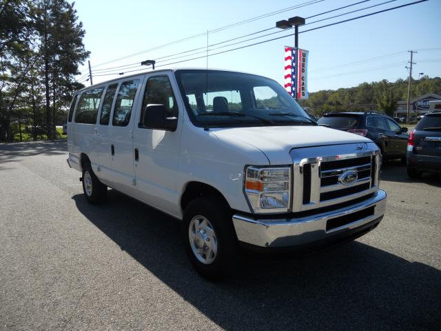 Photo of 2010 Ford Econoline Wagon