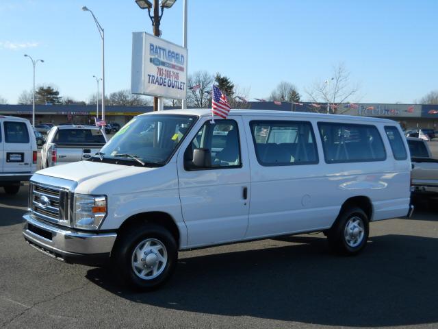 Photo of 2010 Ford E-350