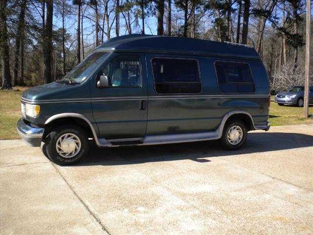 Photo of 1996 Ford E-150