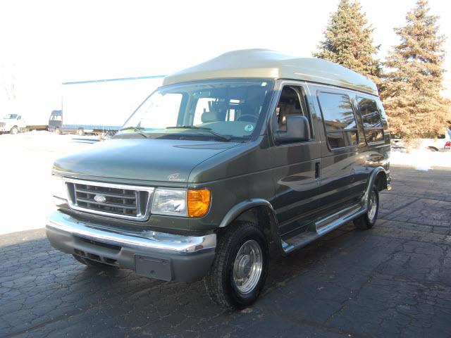 Photo of 2004 Ford E-250
