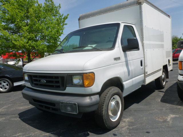 Photo of 2005 Ford E-350