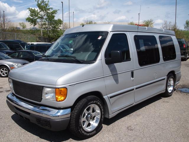Photo of 2005 Ford E-150