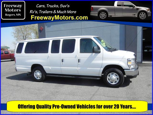Photo of 2009 Ford E-350