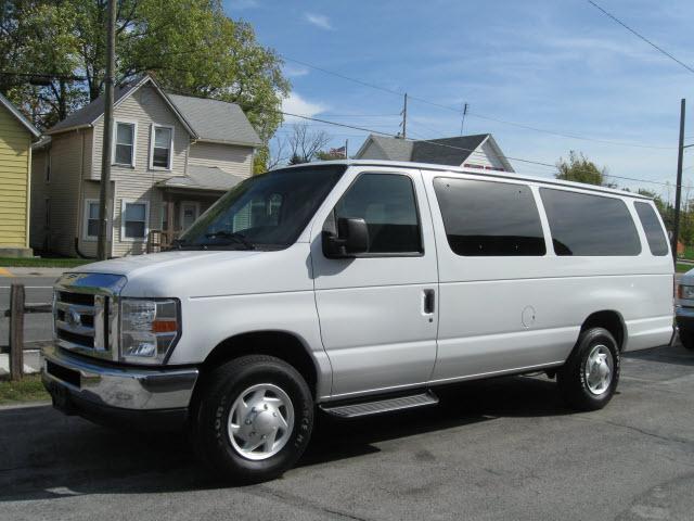 Photo of 2009 Ford E-350