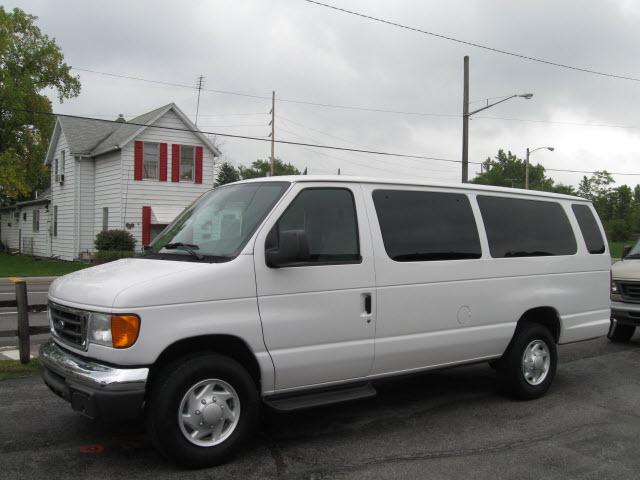 Photo of 2006 Ford E-350