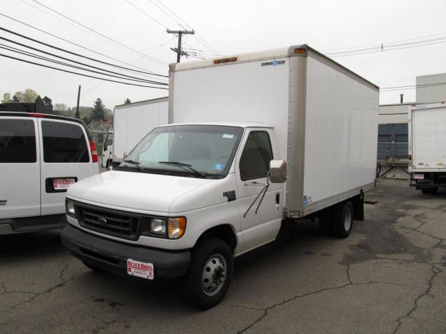 Photo of 2003 Ford E-350 Super Duty