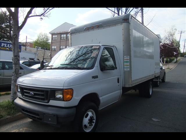 Photo of 2005 Ford E-350 Super Duty
