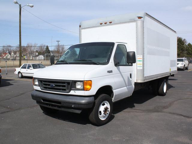 Photo of 2005 Ford E-350 Super Duty