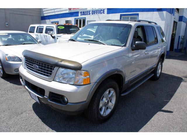 Photo of 2004 Ford Explorer