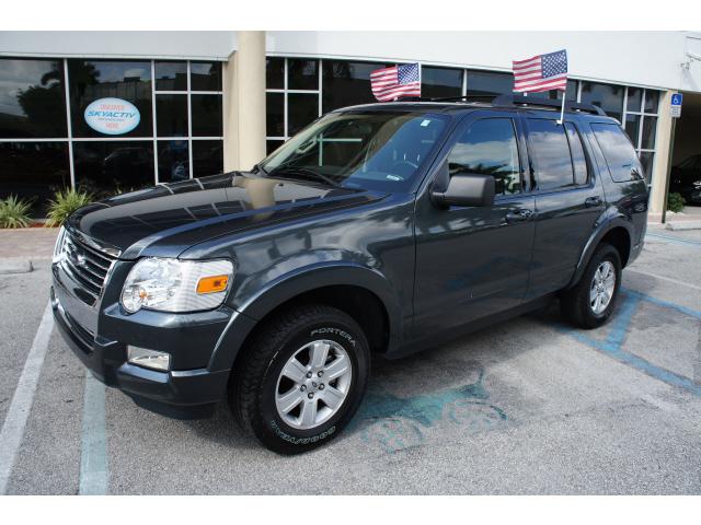 Photo of 2010 Ford Explorer
