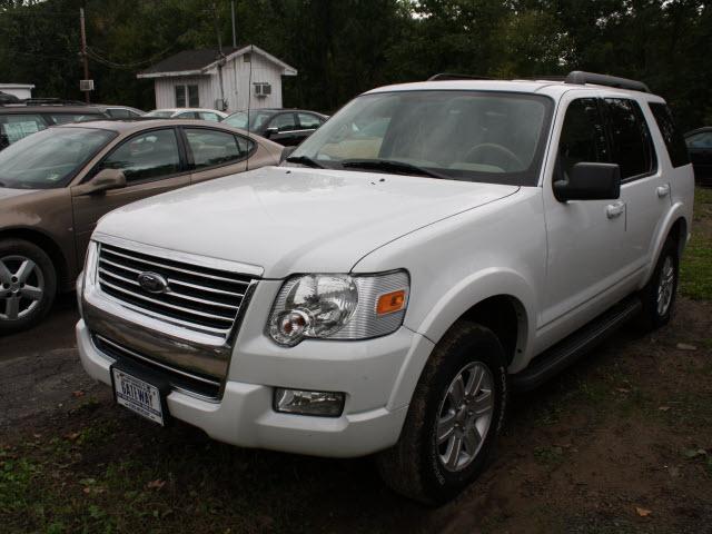 Photo of 2010 Ford Explorer
