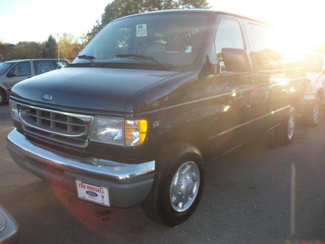 Photo of 1999 Ford Econoline Wagon