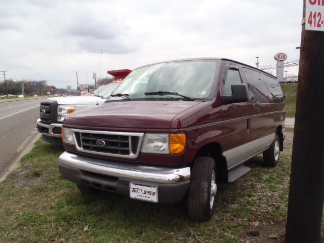 Photo of 2005 Ford Econoline Wagon