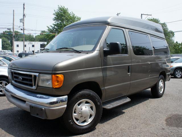 Photo of 2003 Ford Econoline Wagon