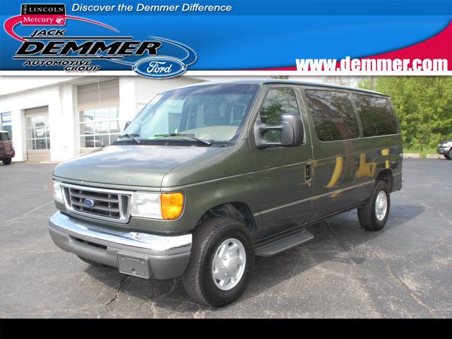 Photo of 2004 Ford Econoline Wagon