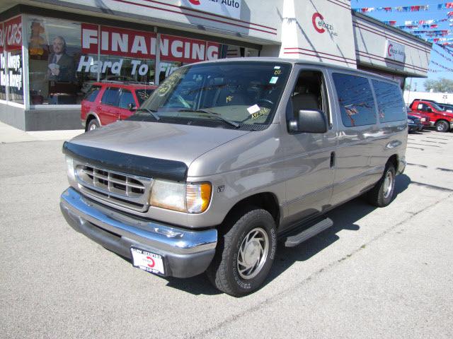 Photo of 2002 Ford Econoline Wagon