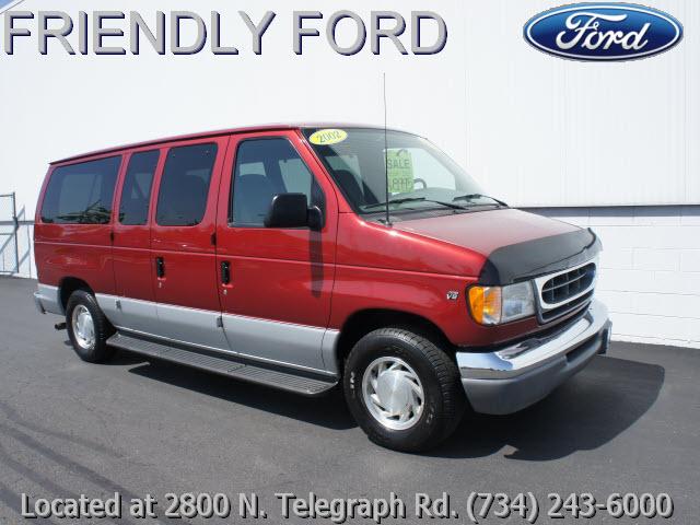 Photo of 2002 Ford Econoline Wagon