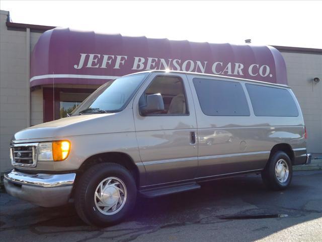 Photo of 2003 Ford Econoline Wagon