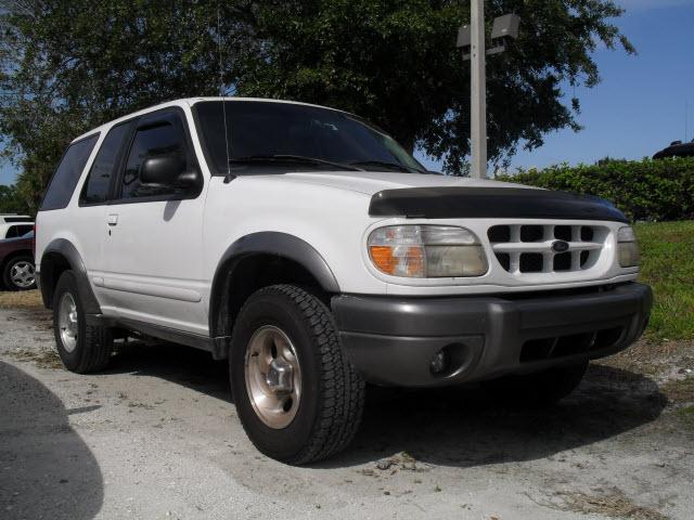 Photo of 1999 Ford Explorer