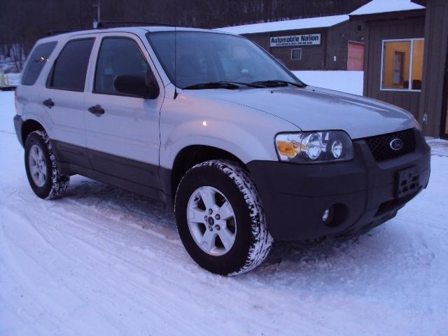 Photo of 2005 Ford Escape