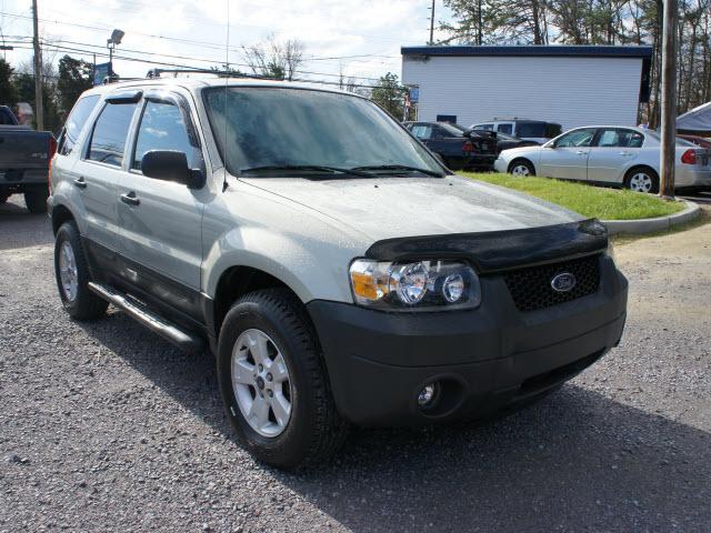 Photo of 2005 Ford Escape