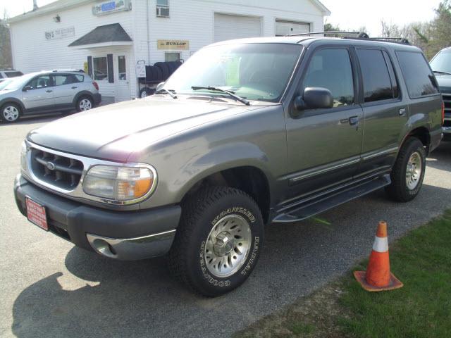 Photo of 1999 Ford Explorer