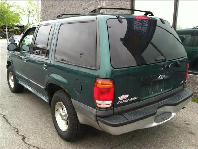 Photo of 1999 Ford Explorer