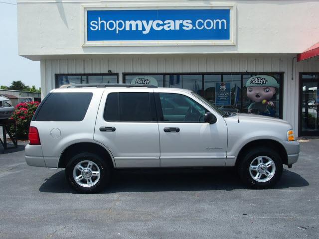 Photo of 2004 Ford Explorer