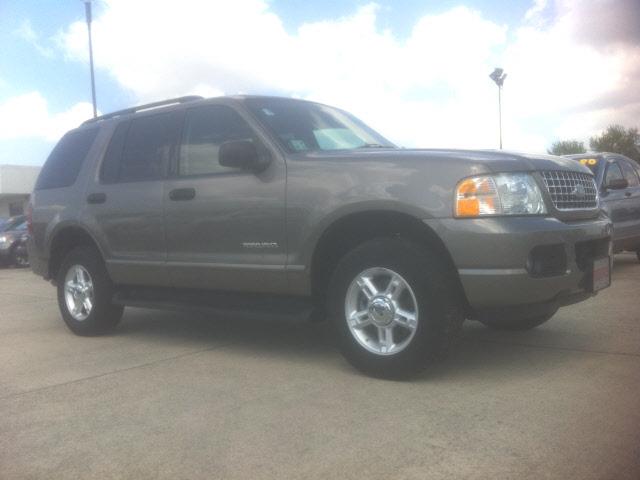 Photo of 2004 Ford Explorer